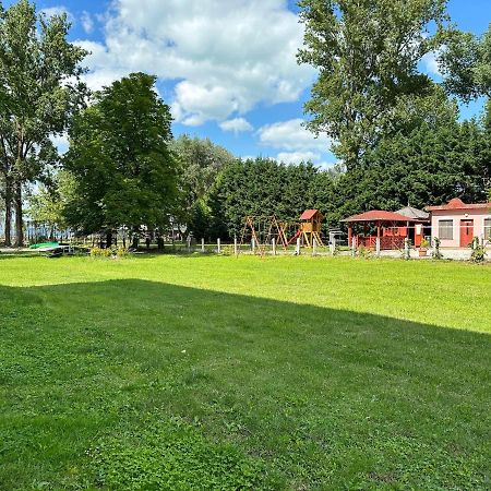 Lelle Beach Club Balatonlelle Eksteriør bilde